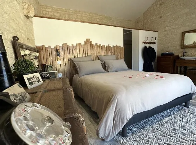 Oda ve Kahvaltı L'eden Chambre D'hotes Avec Jacuzzi Et Massages Saint-Aubin-la-Plaine